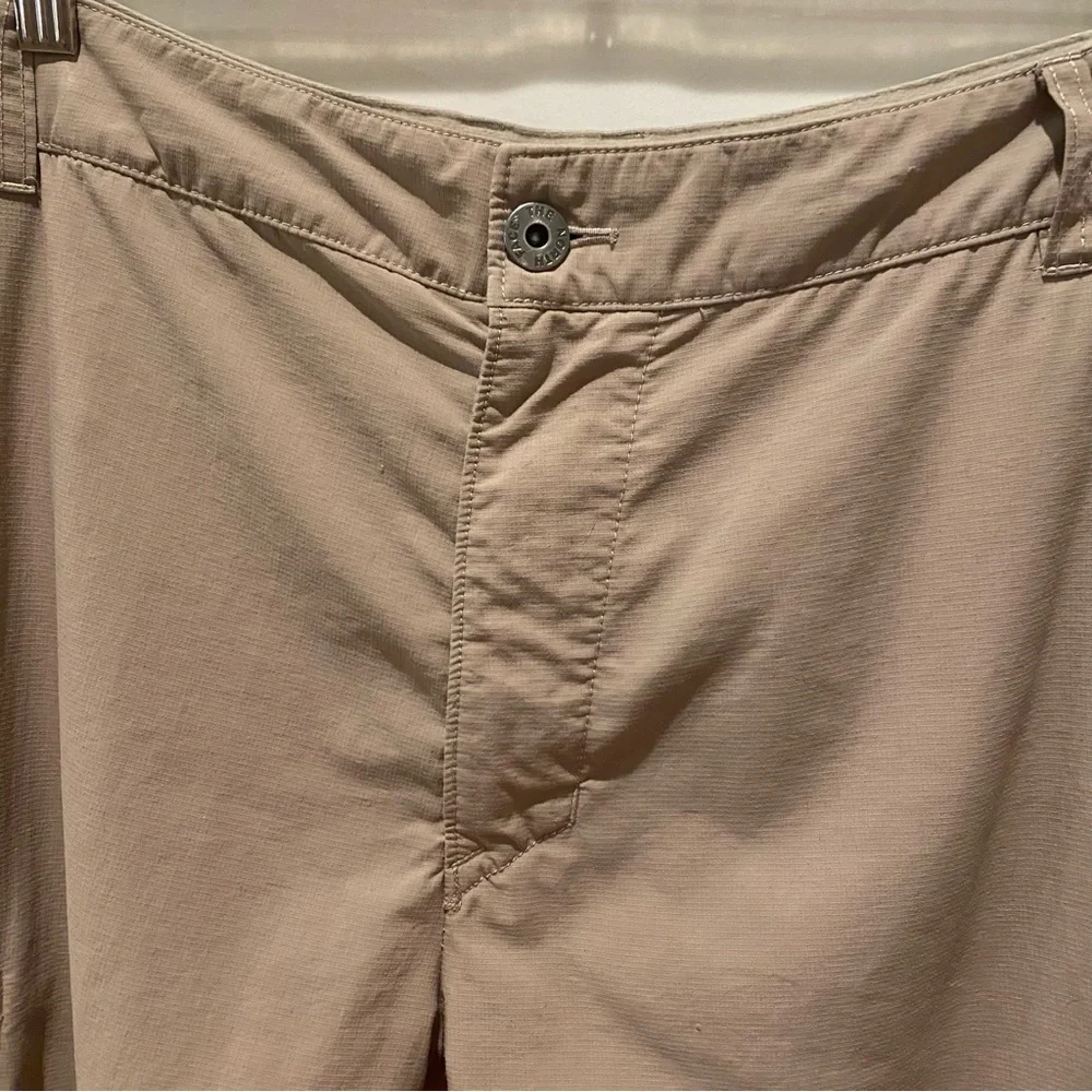 North Face Men’s Hiking Shorts.‎  Size 36.  Beige. Lot’s of Pockets.  10” Inseam